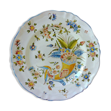 A plate of earthenware decorated with a cornucopia in St. Clement's earthenware