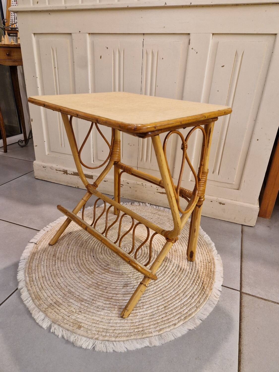 Rattan side table * Magazine rack