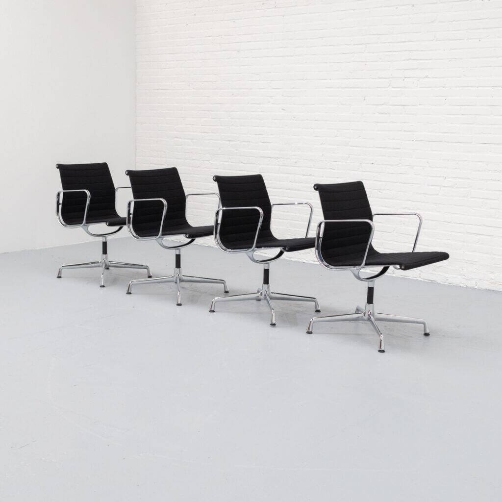 Chaise Eames EA 108 Vitra années 1990