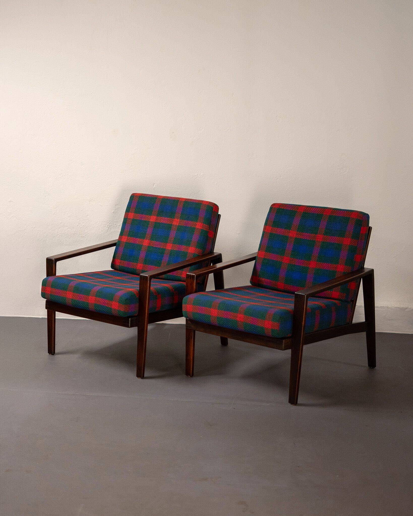 Fauteuil Knoll Antimott en noyer et tartan