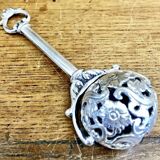 Ancien hochet grelot en argent