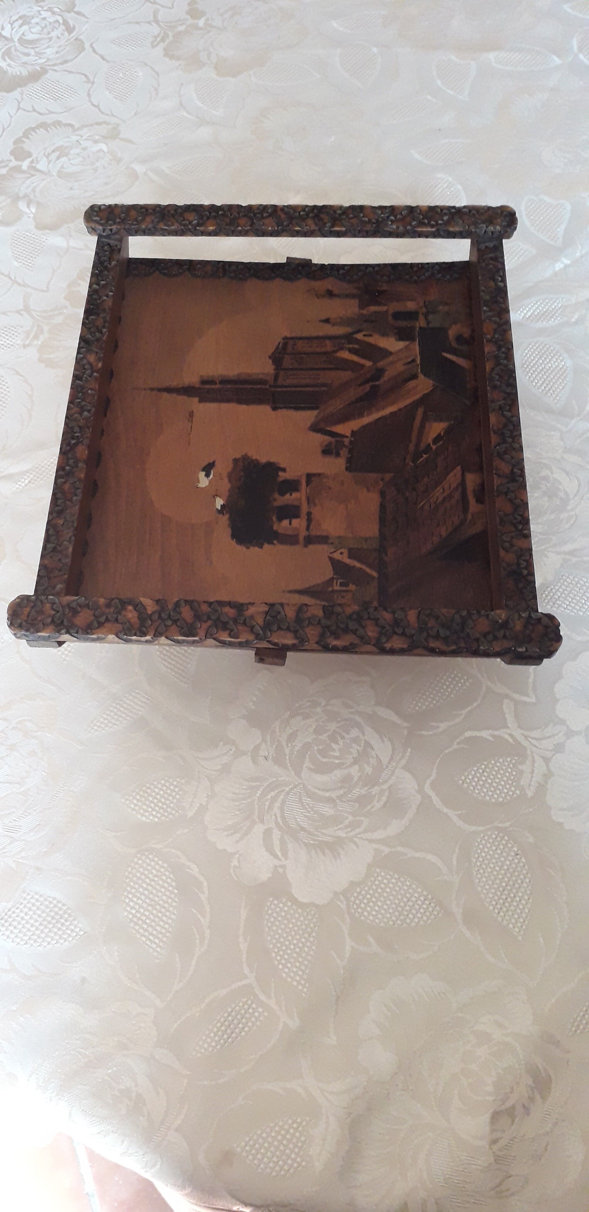 Old wooden top painted and pyroengraved after Boli