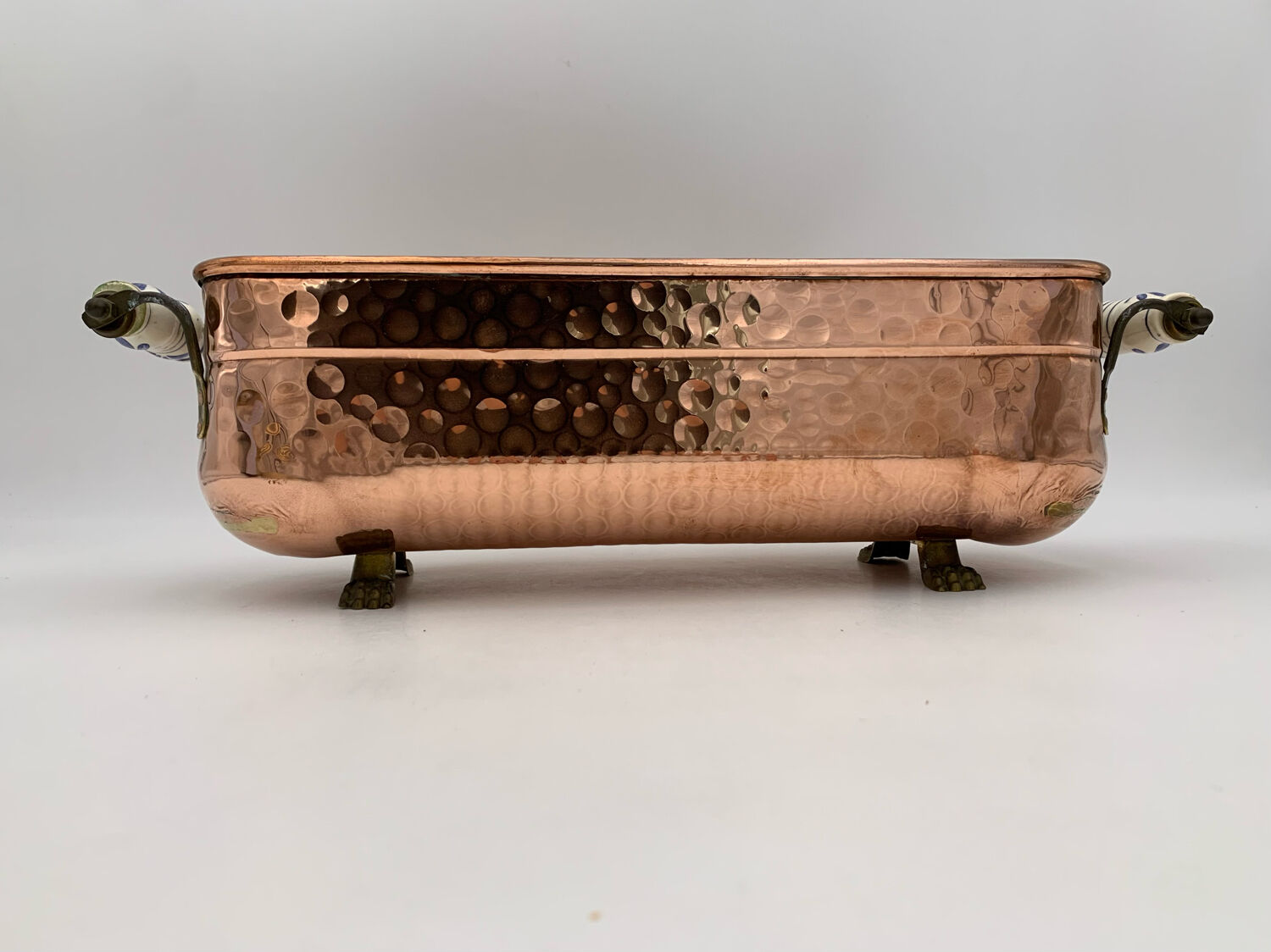Old copper planter, brass feet - Circa 1900