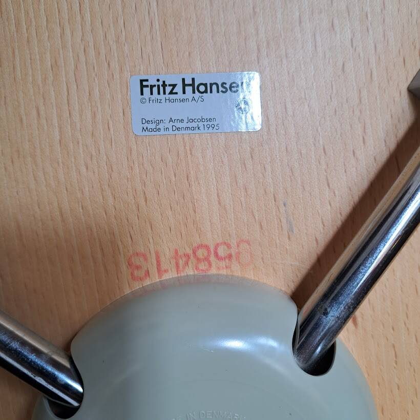 Set of six "Sjuan" chairs by Arne Jacobsen for Fritz Hansen