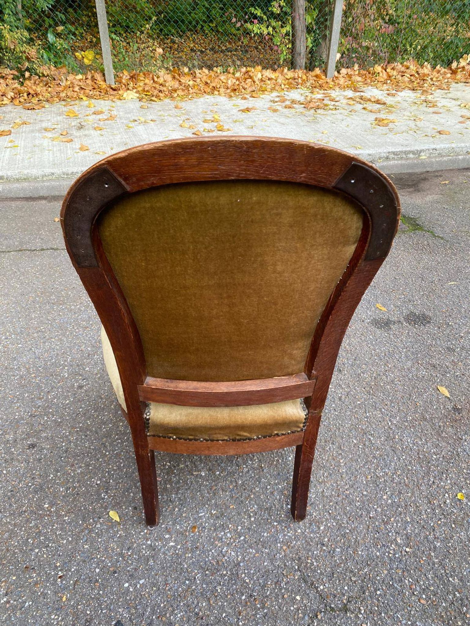 Fauteuil impérial en chêne et velours beige du 19ème siècle