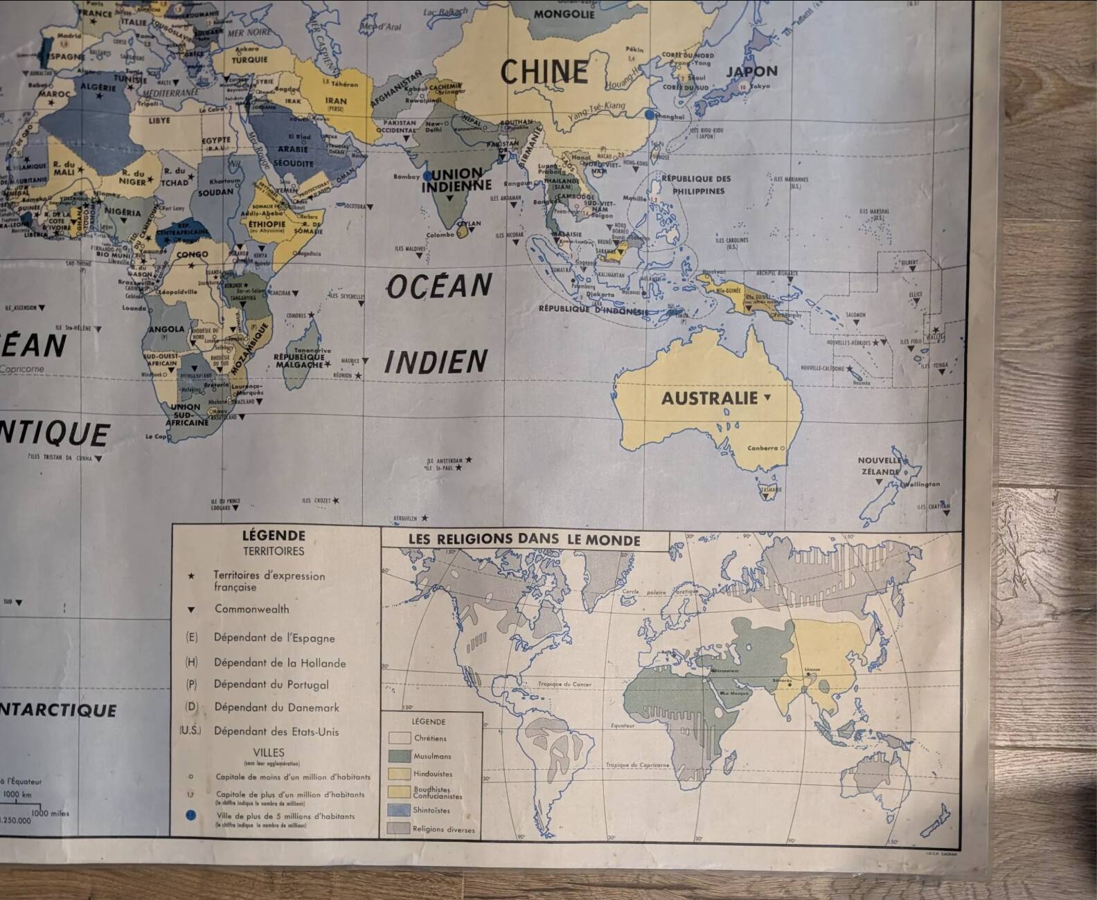 School map / political planisphere and economic planisphere