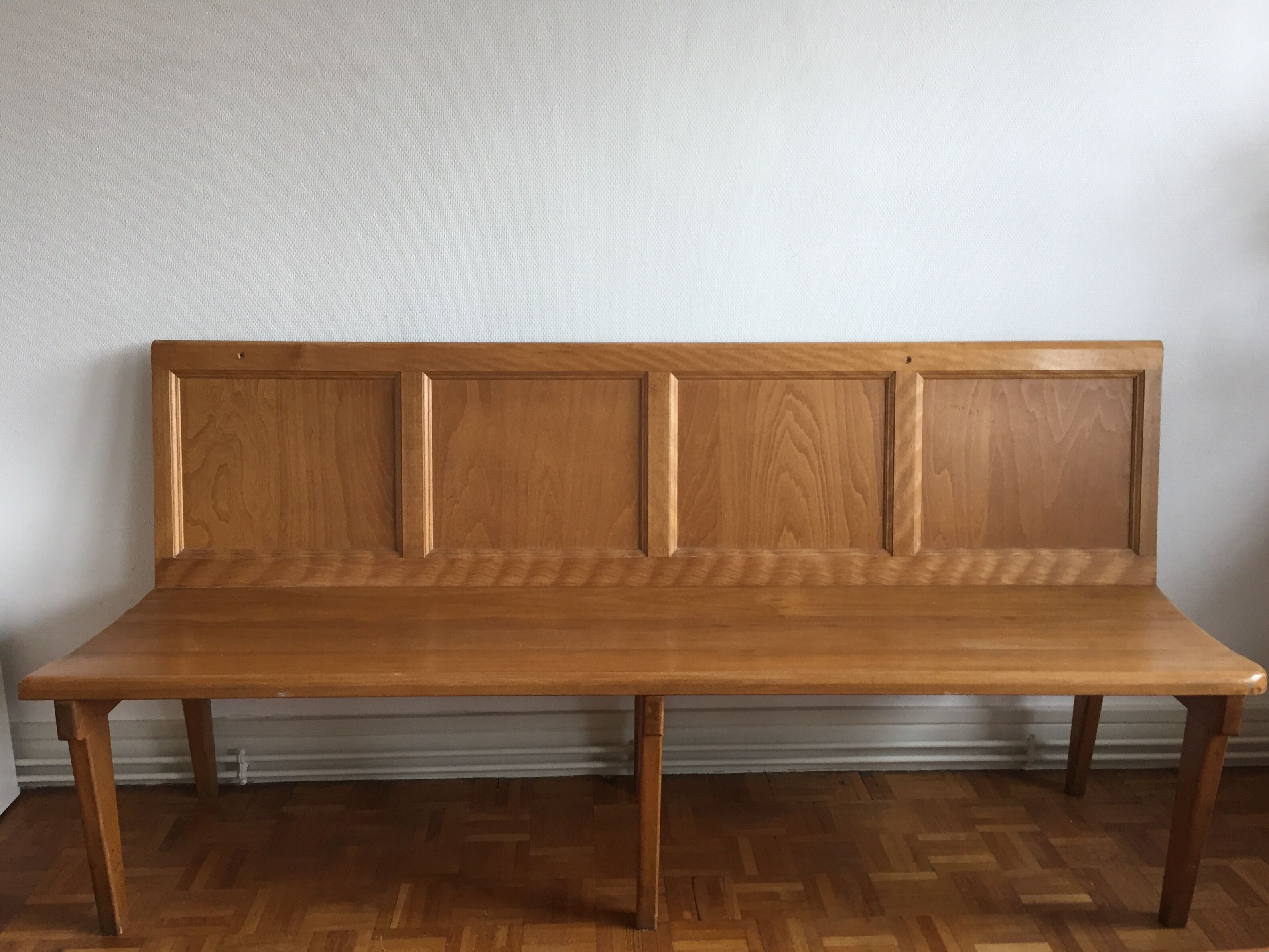 Station in oak bench