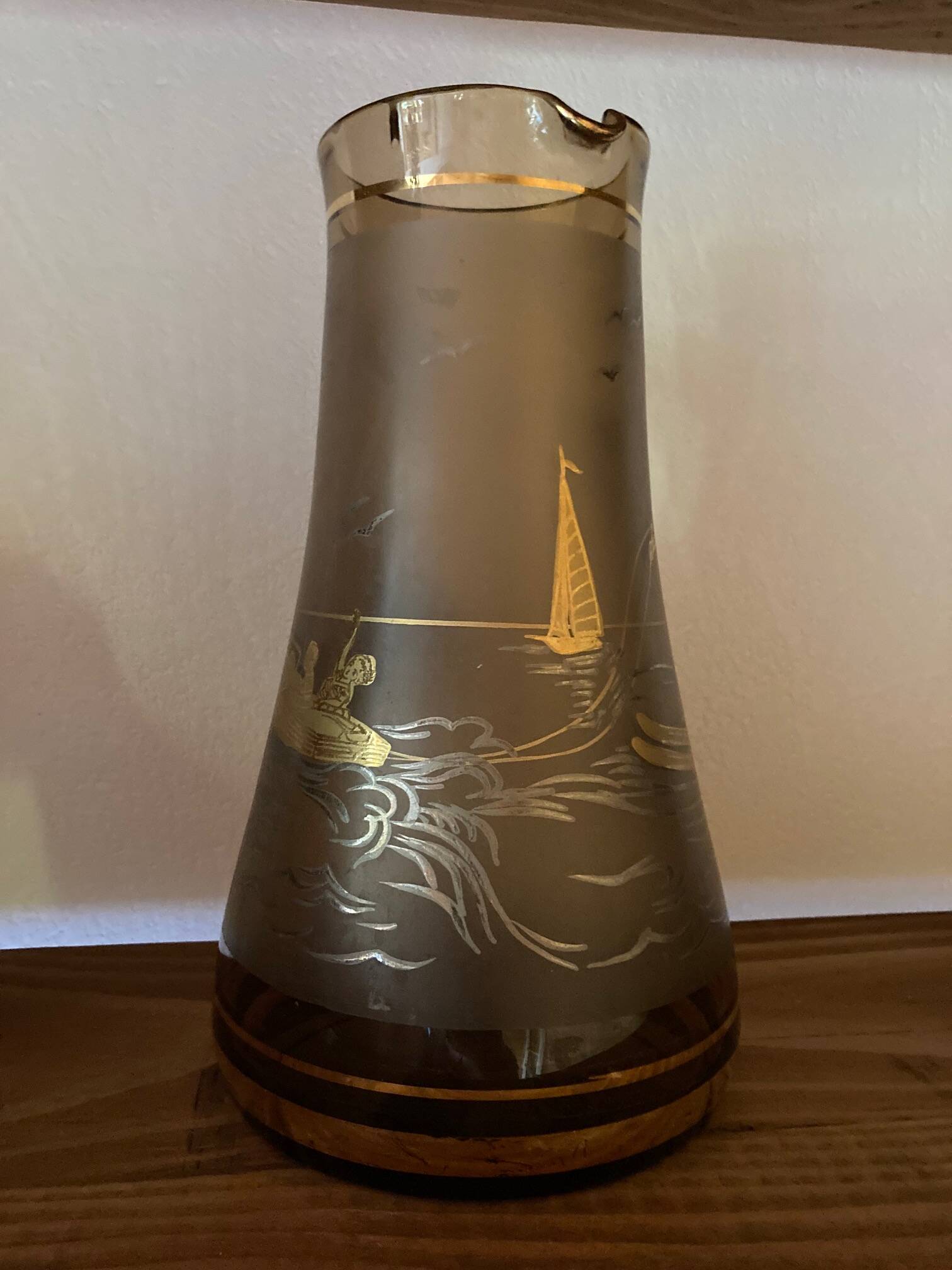 Vintage smoked glass carafe with gold from the 50s/60s, featuring a marine and water skiing design.