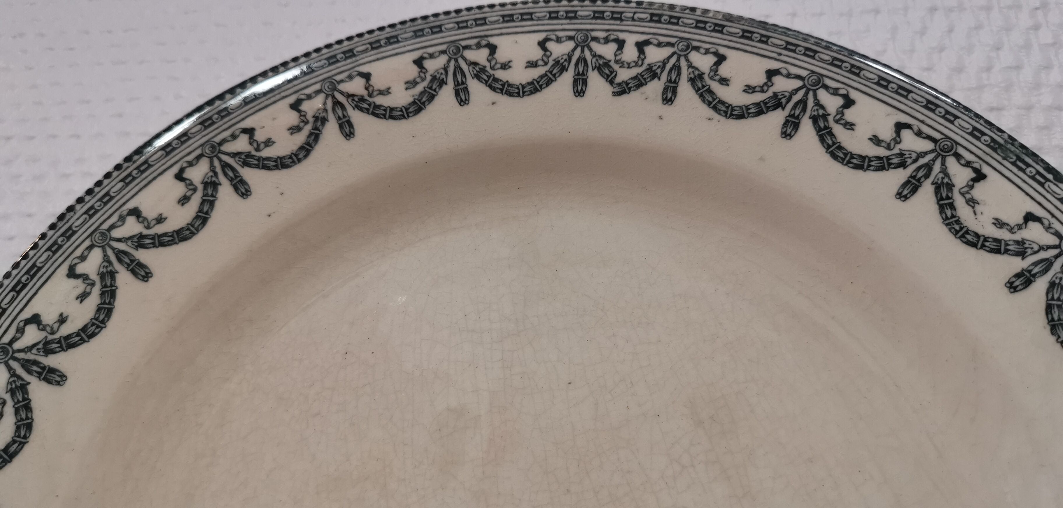 Set of 4 flat plates terre de fer ec Salins Louis XVI garlands