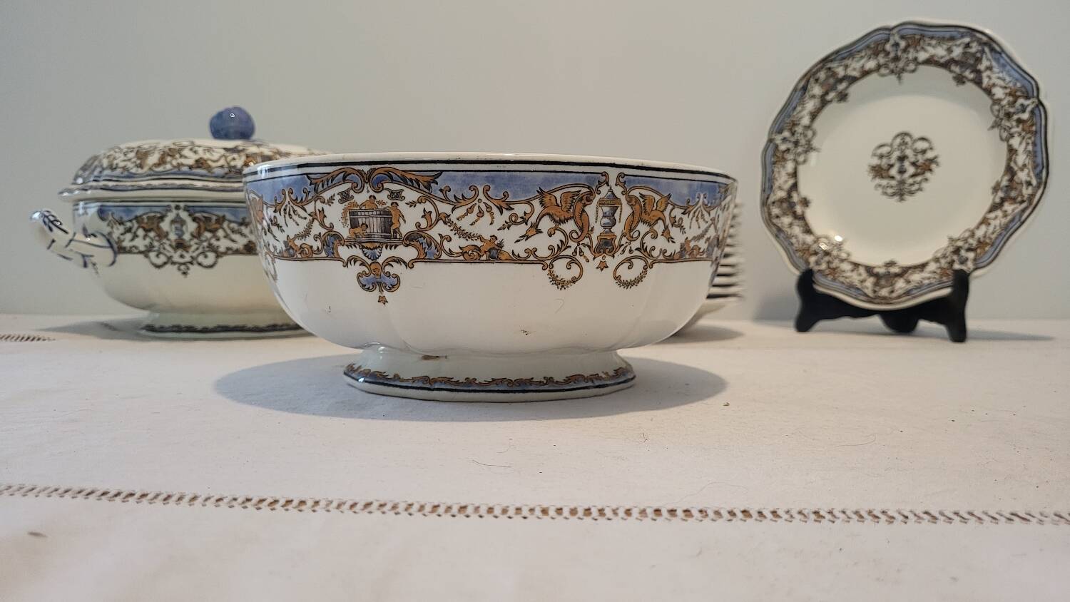 Gien Dionysos earthenware service