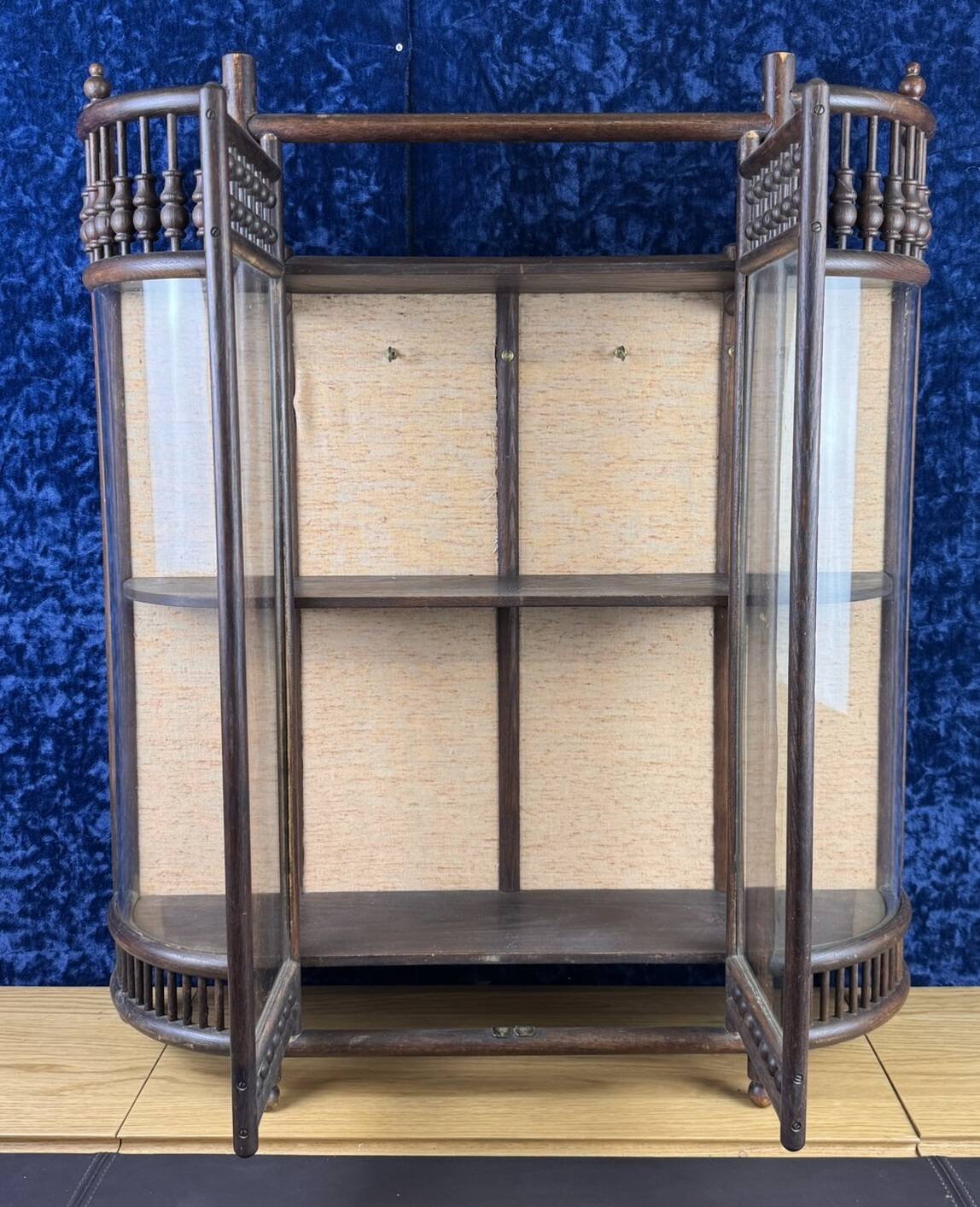 Asia 19th century: Magnificent collector's display case with tapestry background