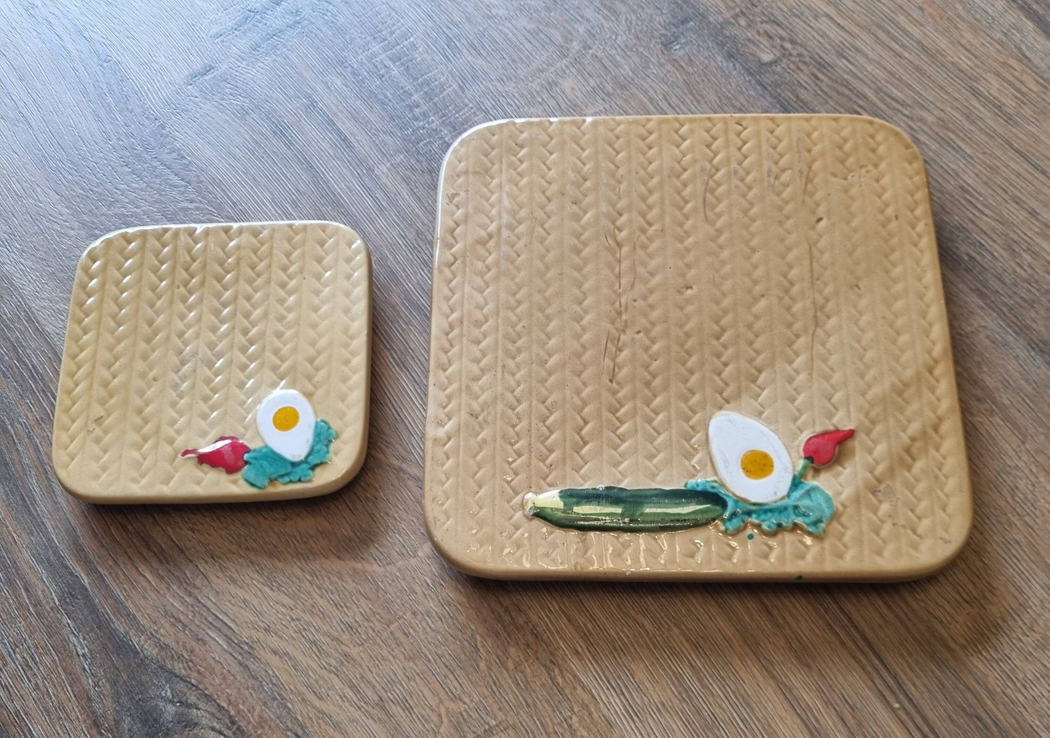 2 dessous de plat en céramique émaillée vintage, 1970