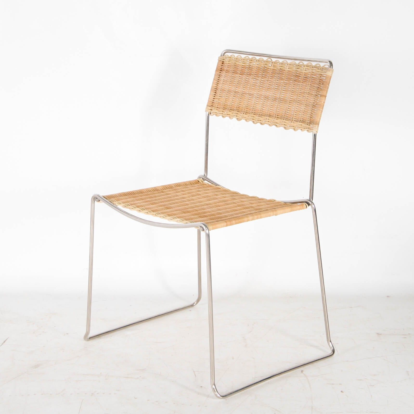 Suite de 4 chaises en osier et chrome