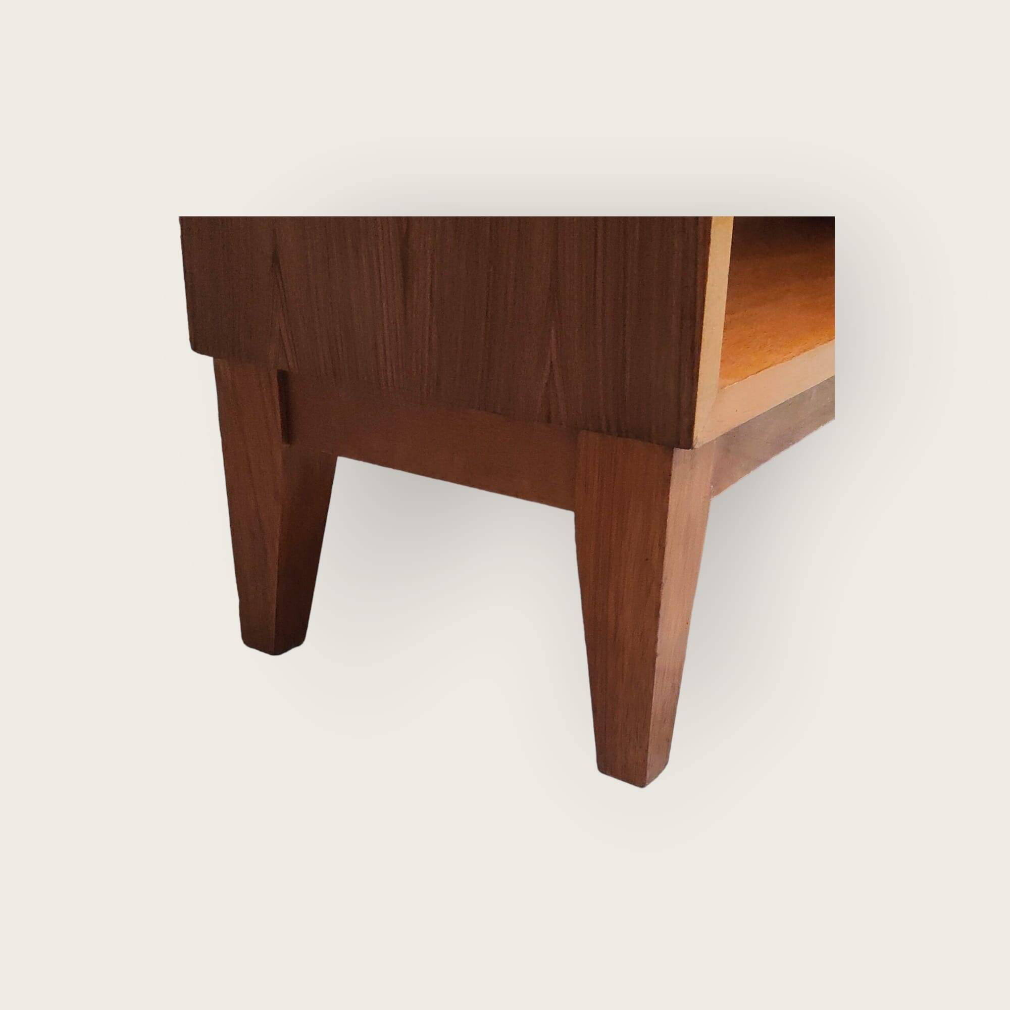 Bibliothèque du milieu du siècle