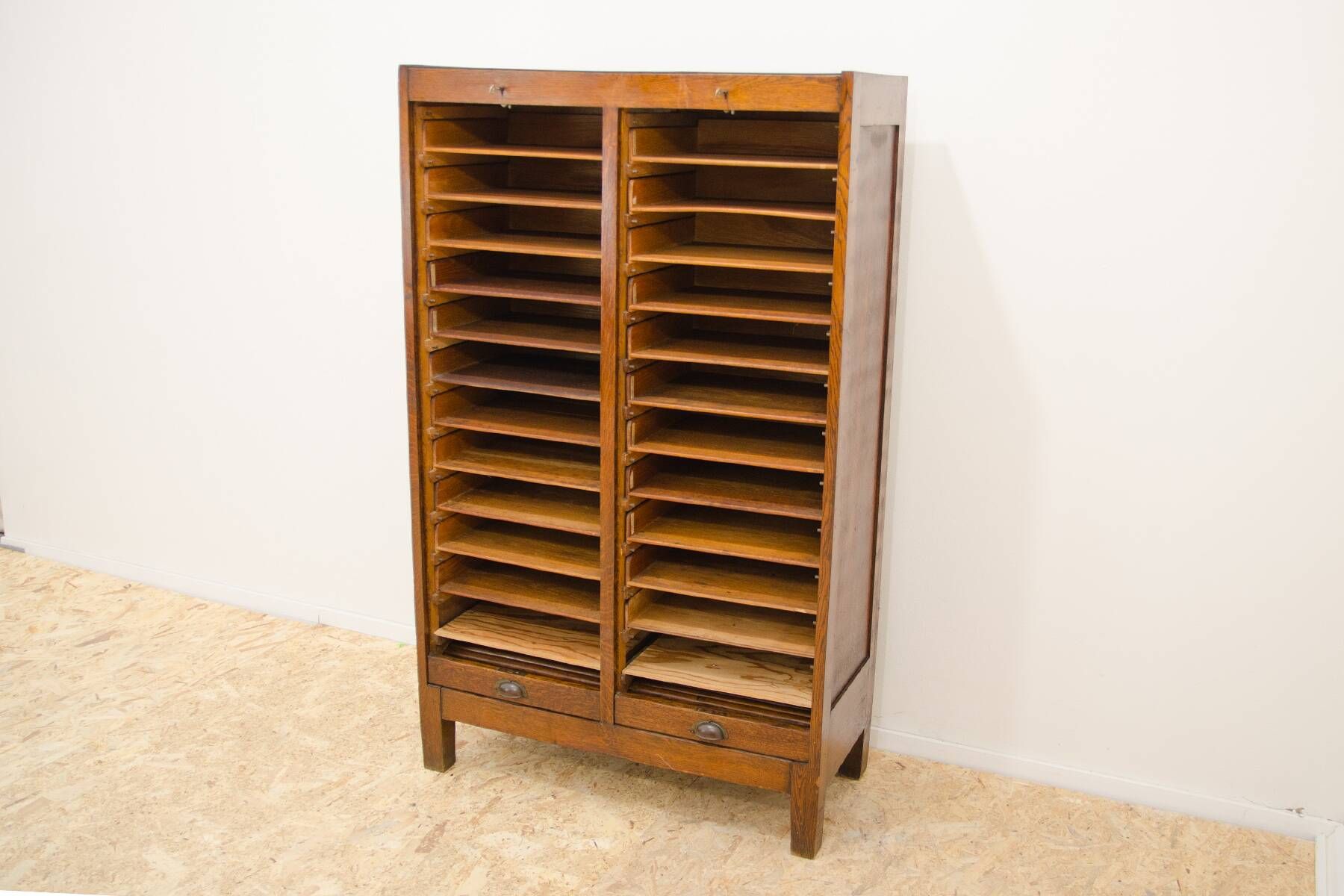 Armoire à stores moderniste, années 1930, Tchécoslovaquie