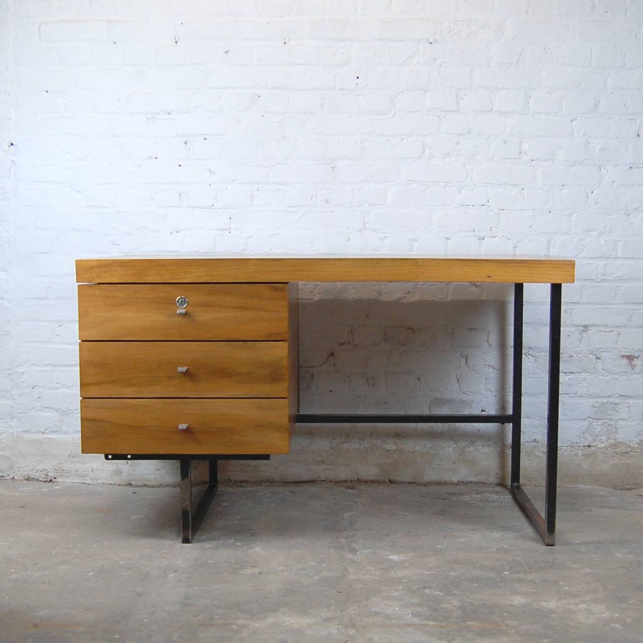 Vintage "Huissier" desk by Pierre Guariche for Meurop 1961