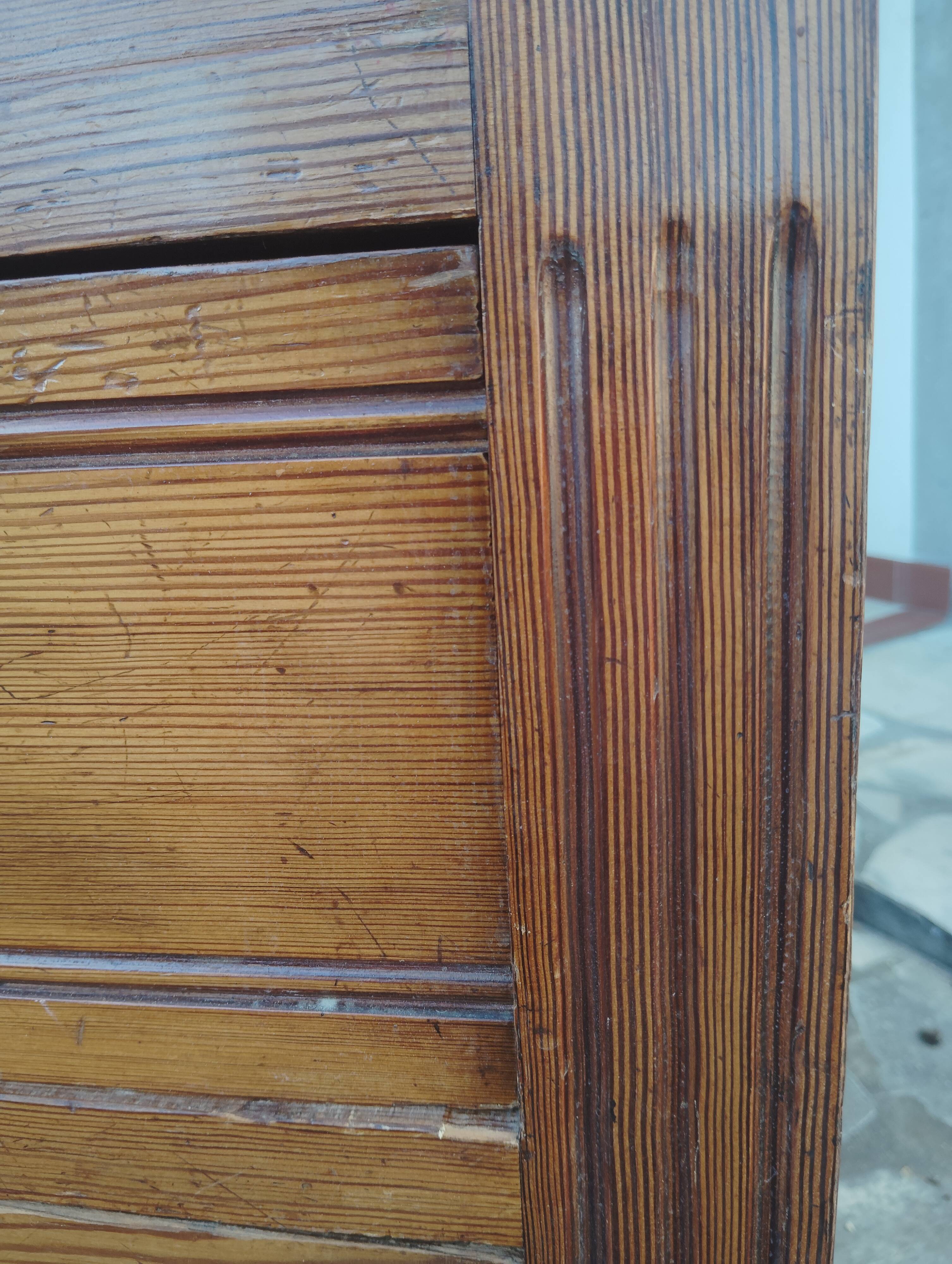 Handcrafted 5-drawer chest of drawers from the early 20th century