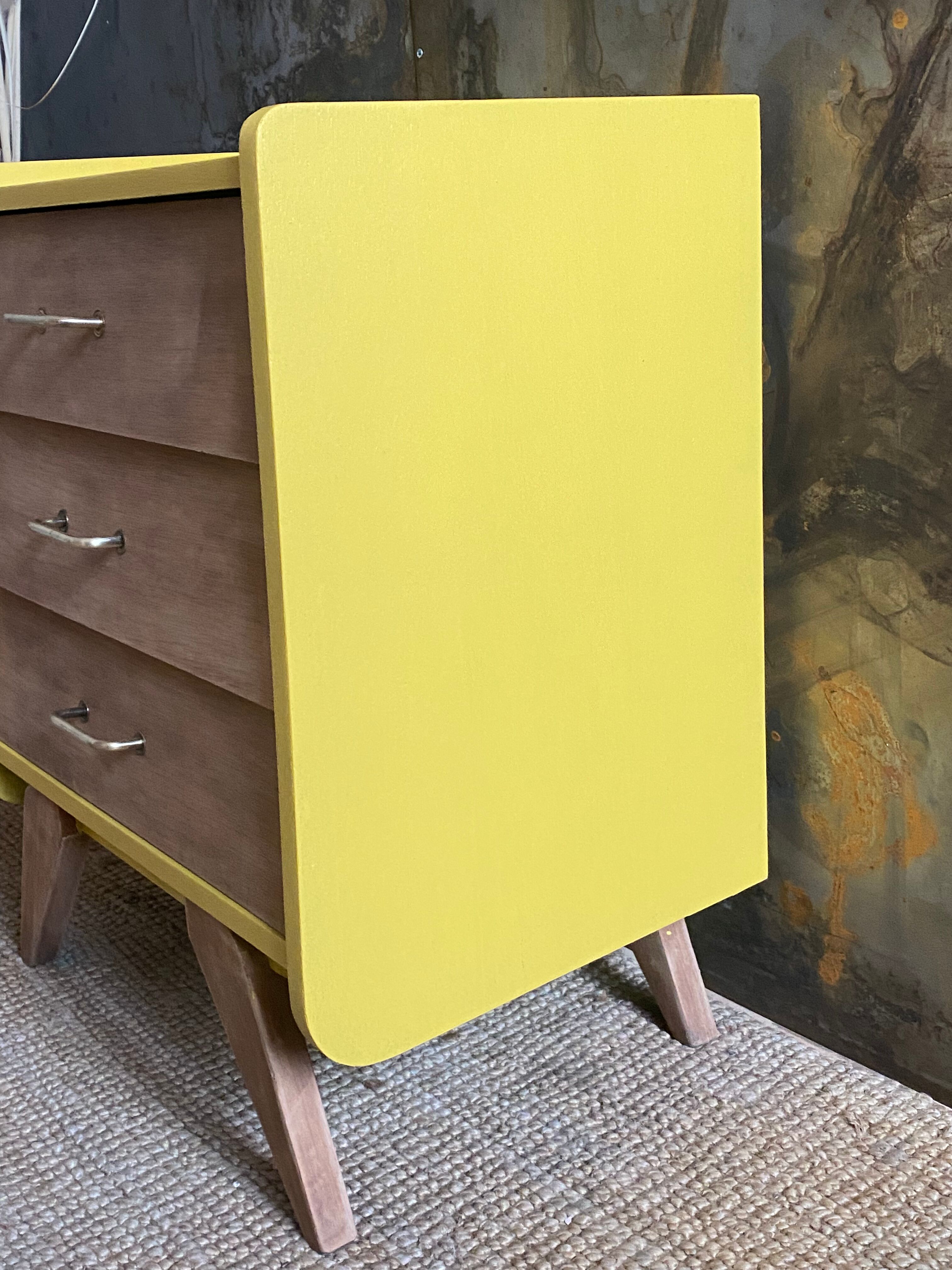 Dresser raw wood & ochre