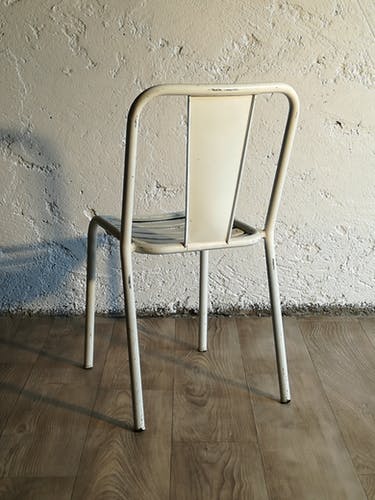 Chaise métal tolix T4 de Xavier Pauchard