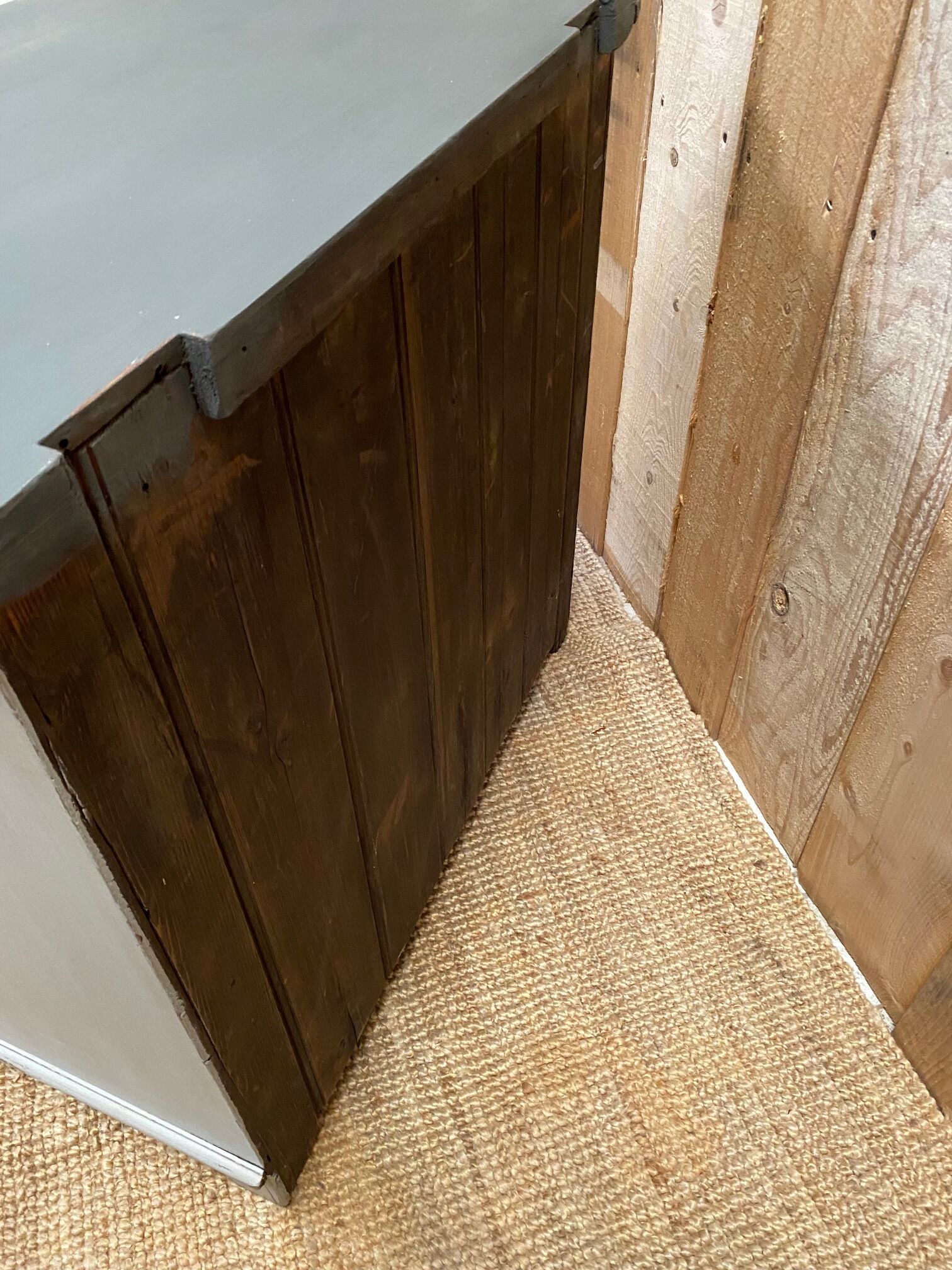 Patinated English chest of drawers from the 30s and 40s