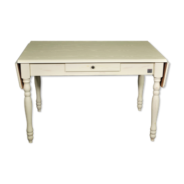 Table with brushed spruce extensions
