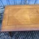 Table vintage portefeuille en chêne aux pieds compas.