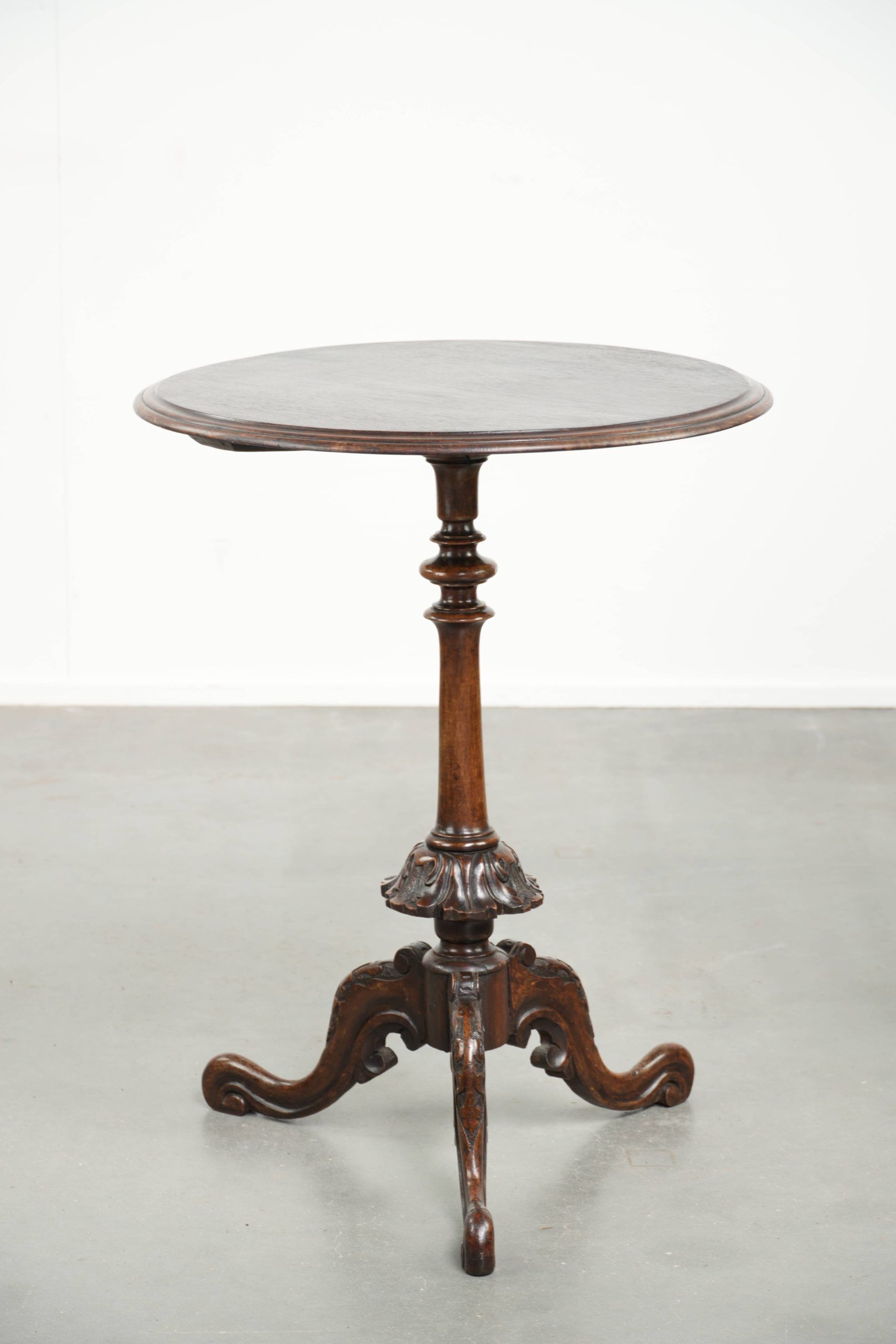 Round antique side table / wine table with rich carvings