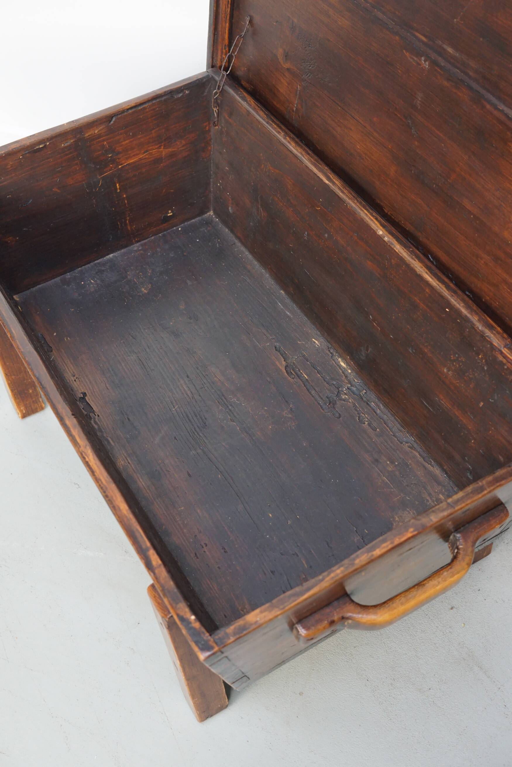 Table basse en pin rustique, style ferme français du début du 20e siècle