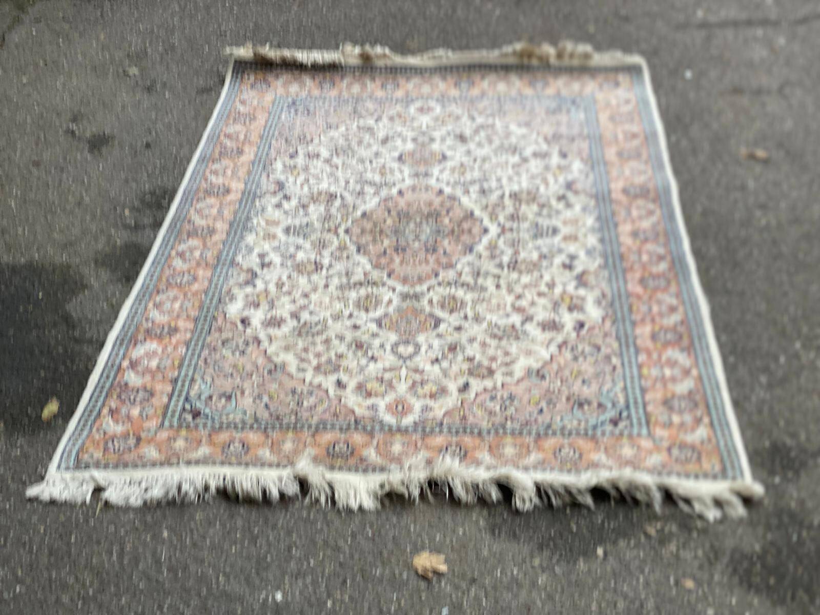Handmade knotted wool Persian rug 130x200cm