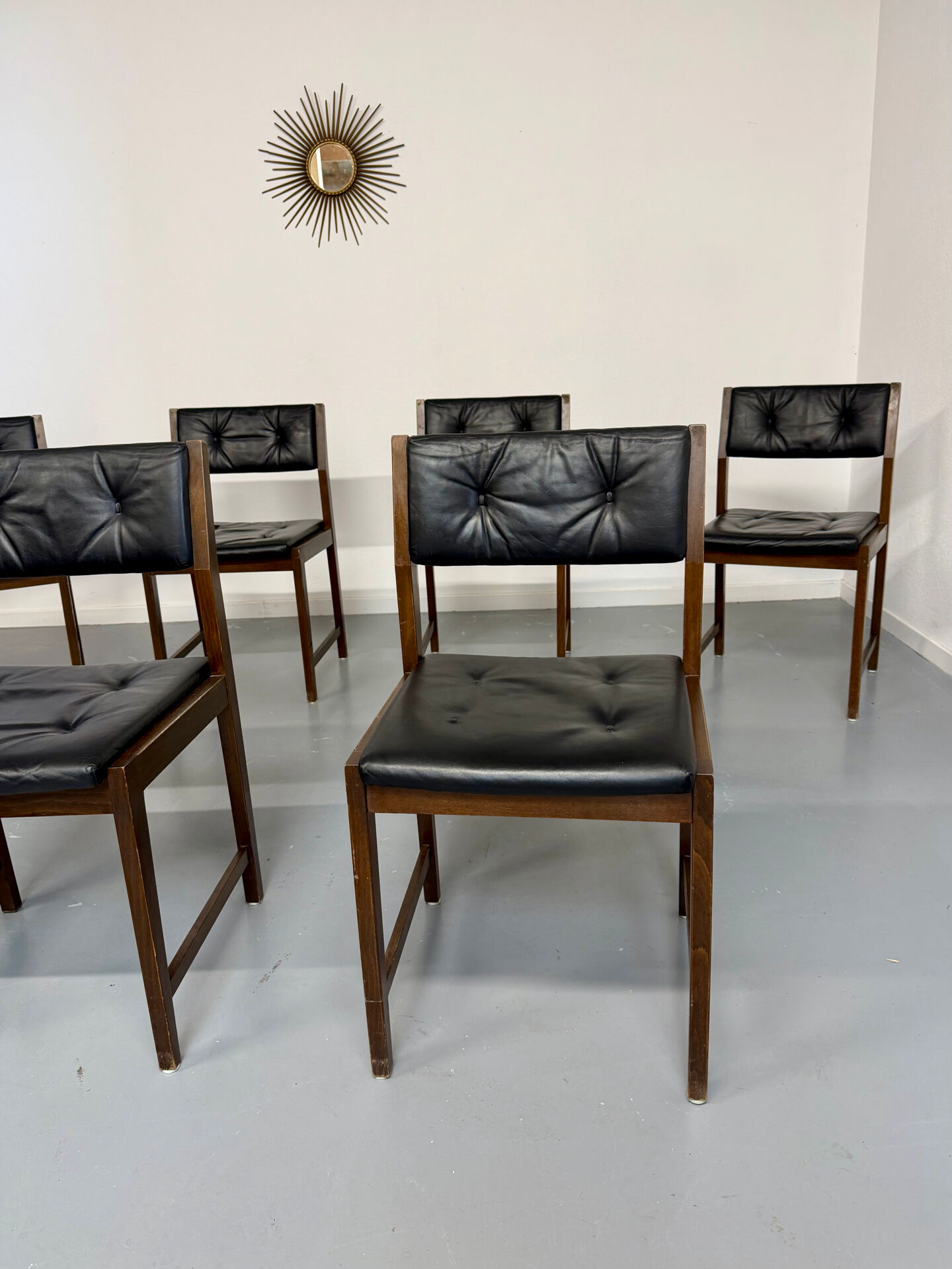 Lot of 6 Scandinavian design chairs in wood and black faux leather an70.