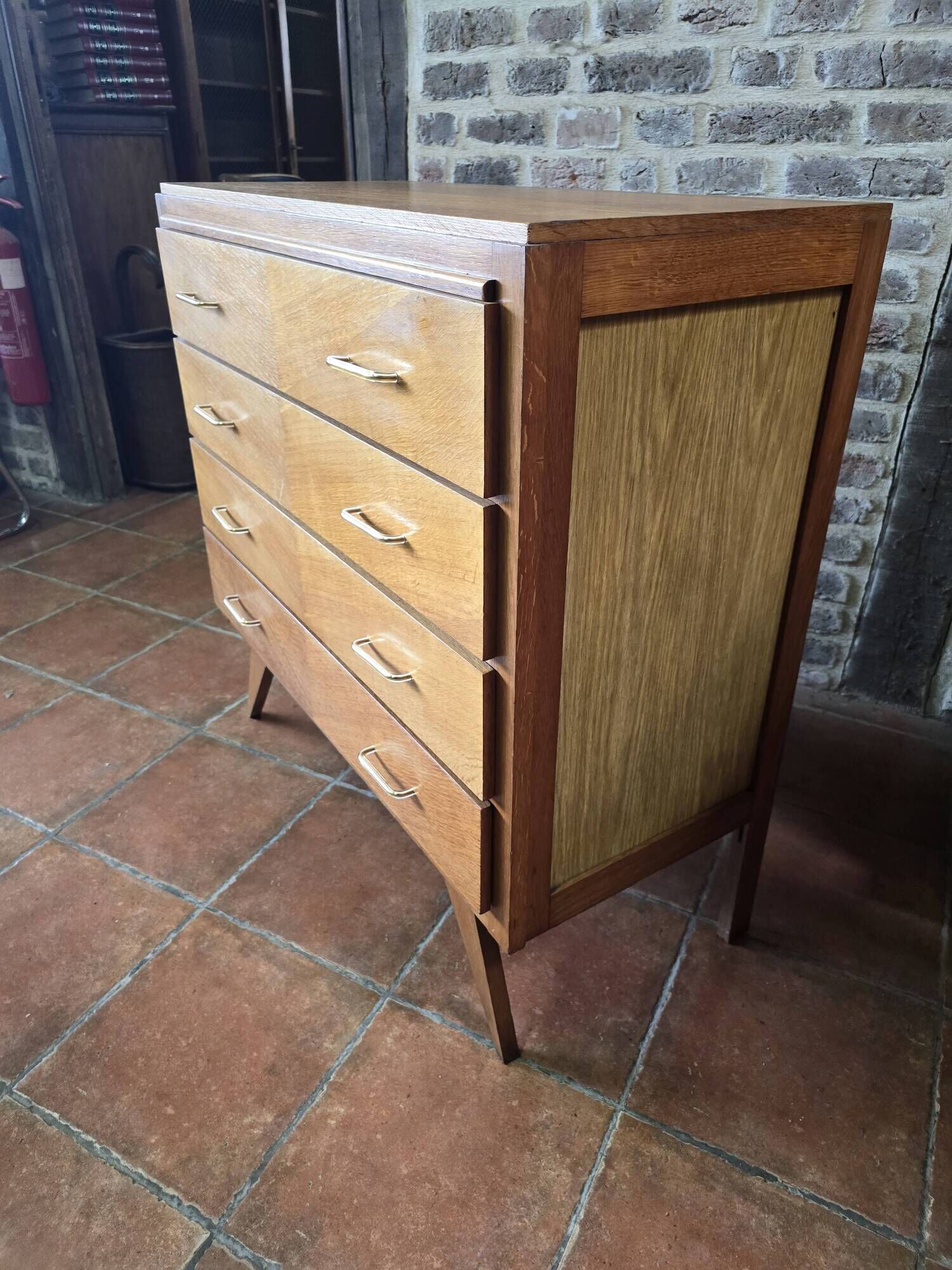Vintage chest of drawers from the 60s in oak