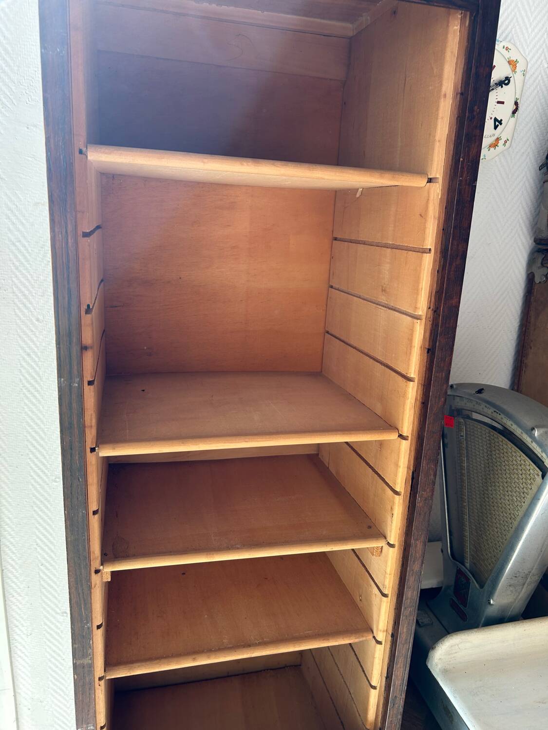 Roll-top filing cabinet