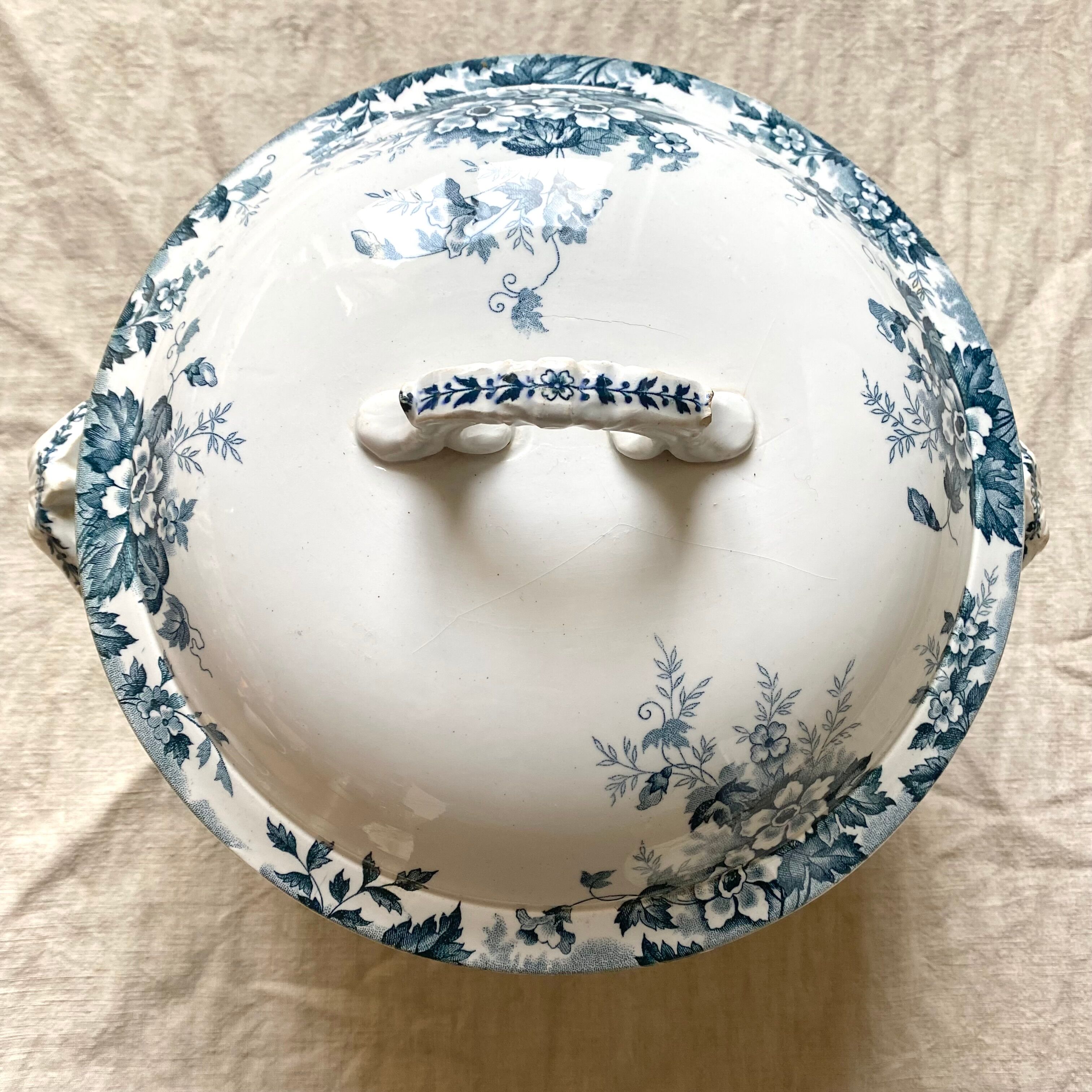 Old soup tureen Saint Amand