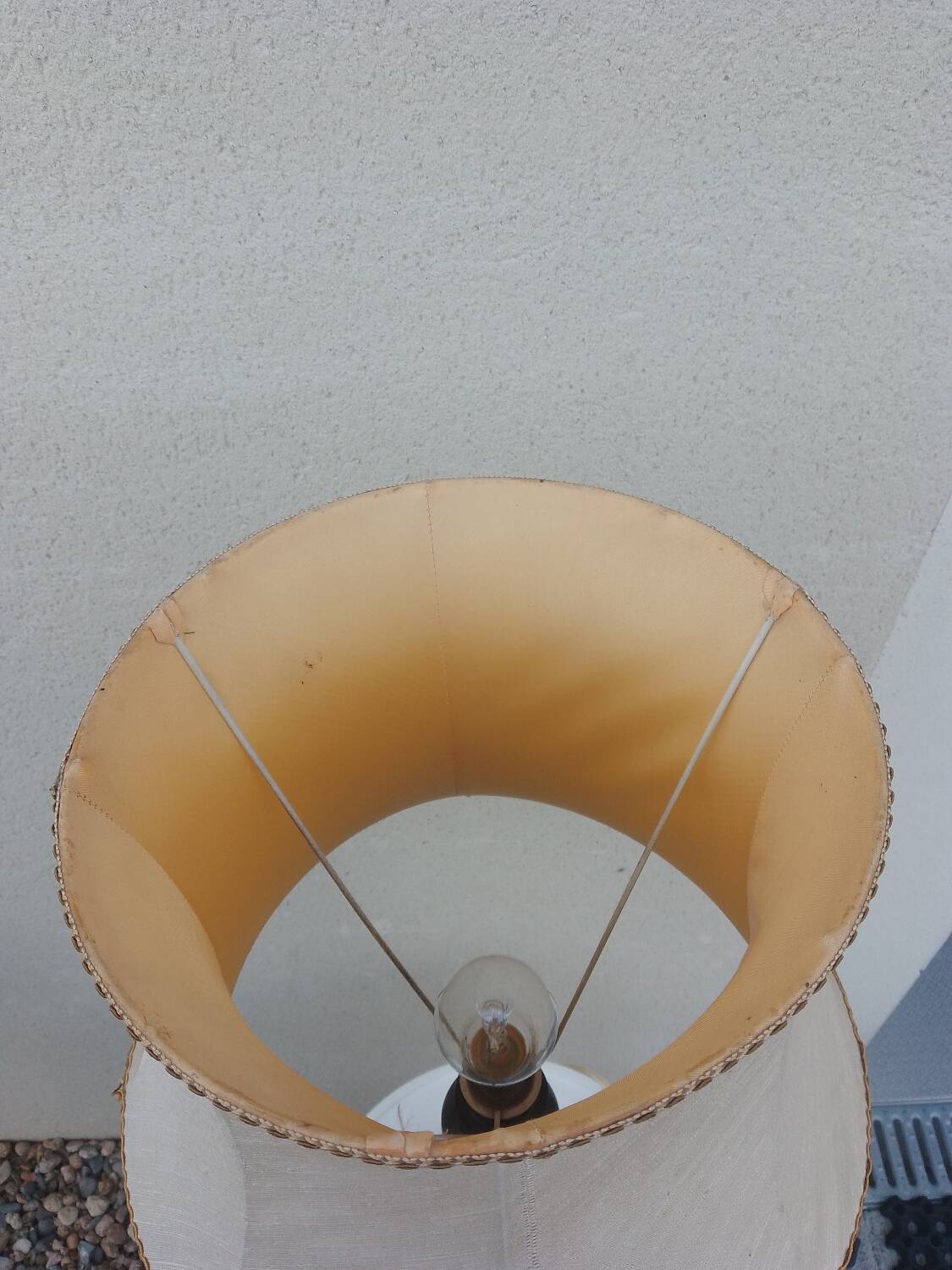 Lampe de chevet en bois tourné dans le style de Charles Dudouyt abat-jour