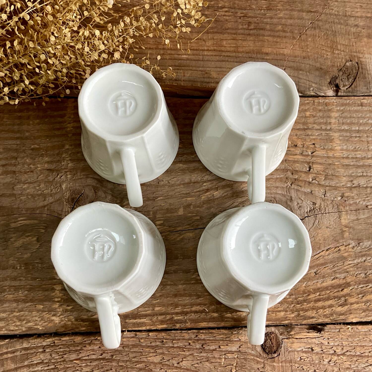 4 tasses vintage porcelaine blanche