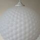 Suspension « boule » vintage en opaline