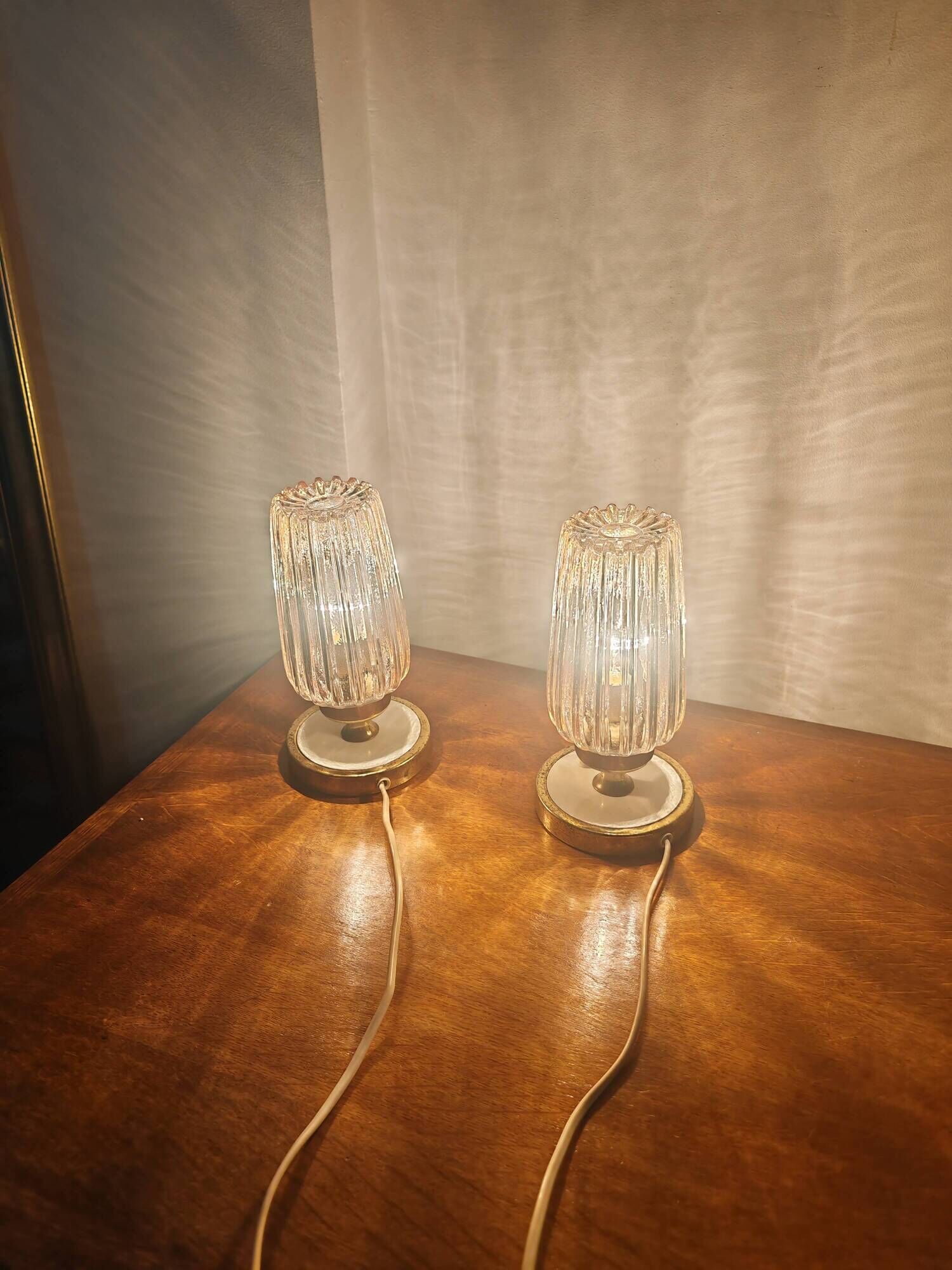 Pair of vintage 70s bedside lamps – Brushed brass, enamel & ribbed glass