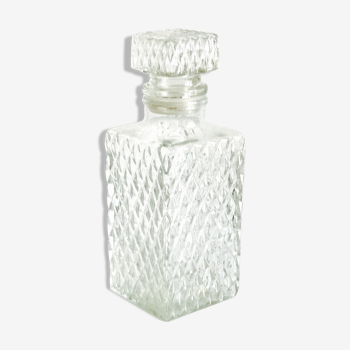 Carafe à whisky en verre moulé effet taille diamant