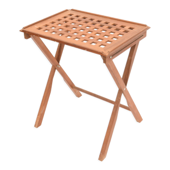 Folding table