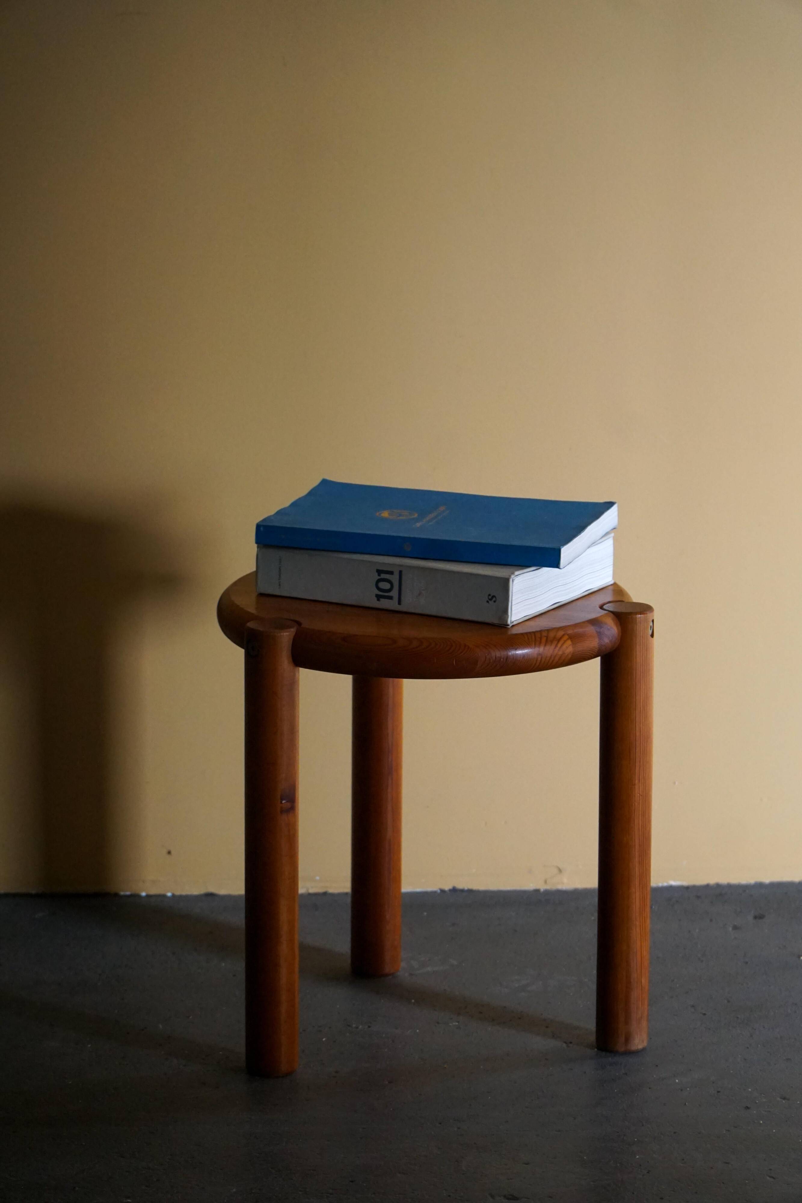 Modern Scandinavian tripod stool from the 20th century with a circular seat, 1970s.