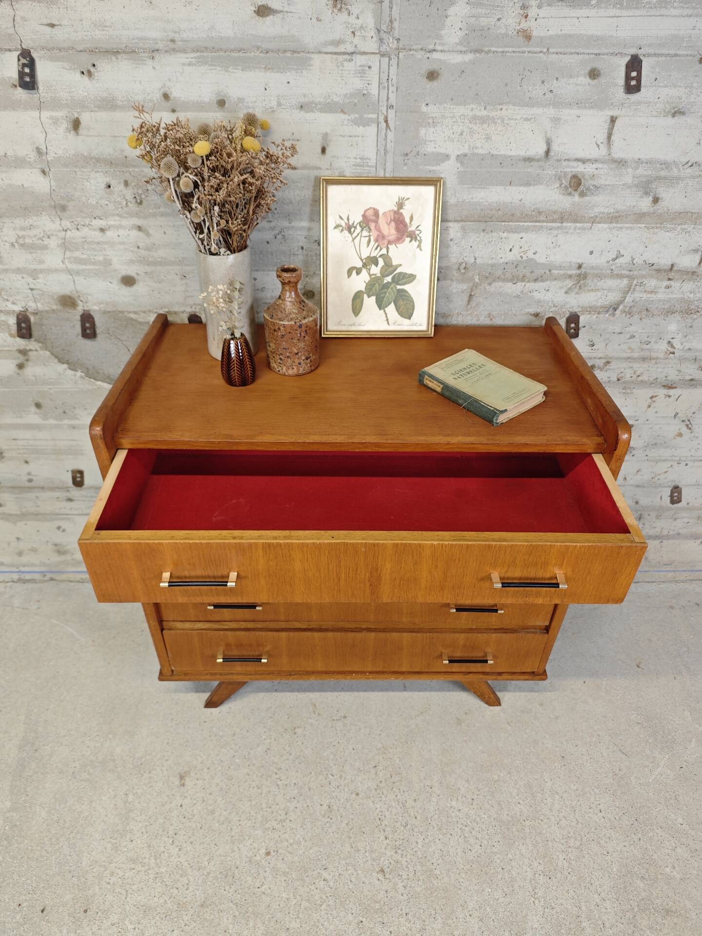 Vintage commode with tapered legs