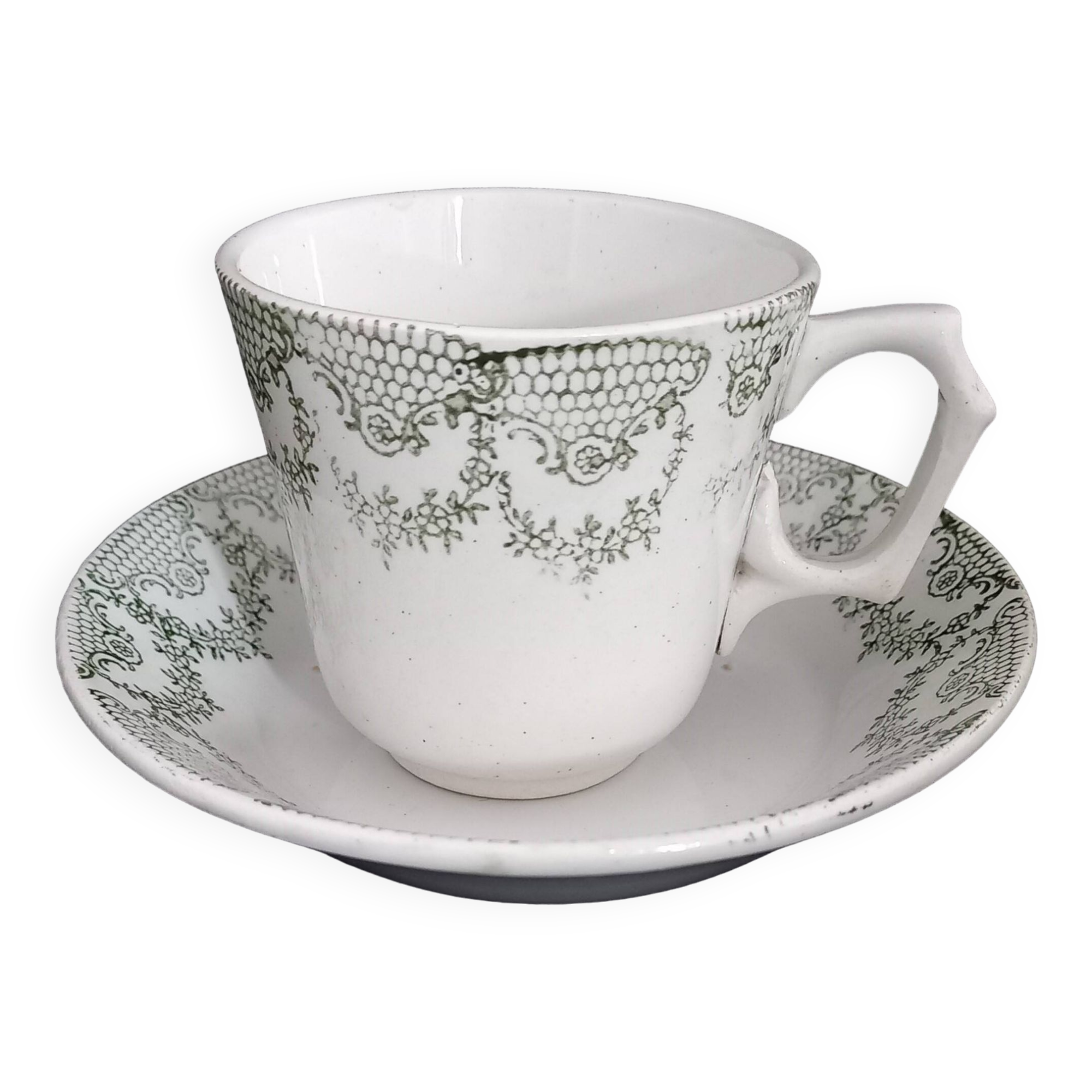 1 cup and its saucer