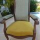 *Fauteuil voltaire  de style Louis Philippe en bois de qualité patiné par le temps - le dossier et l