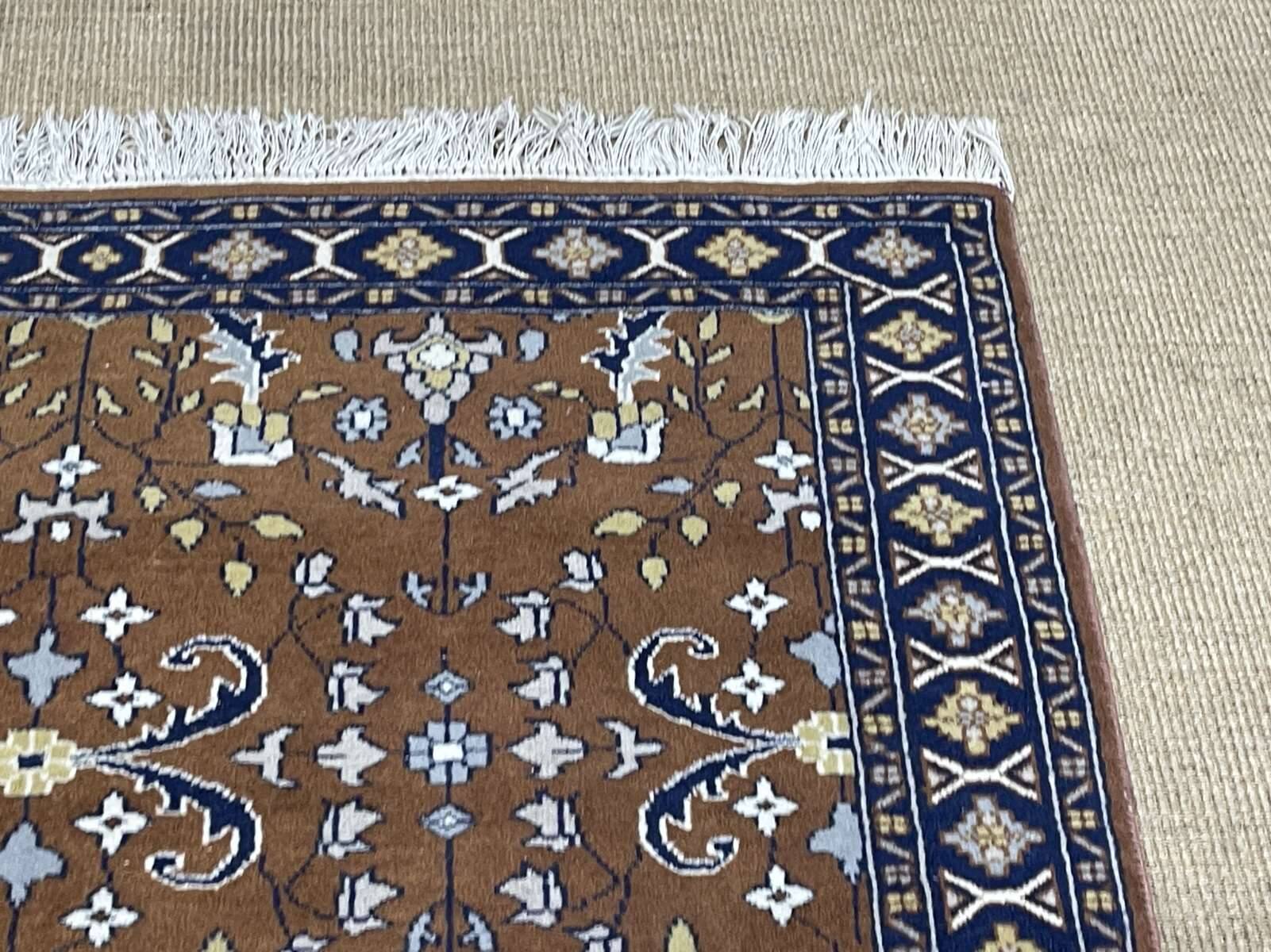 Handmade Pakistani wool rug - L=1m75 l=1m27..
