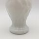 Vase ancien en opaline de foire, blanc, col corolle et décor médaillon 1900