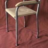 Ancienne chaise d'écolier