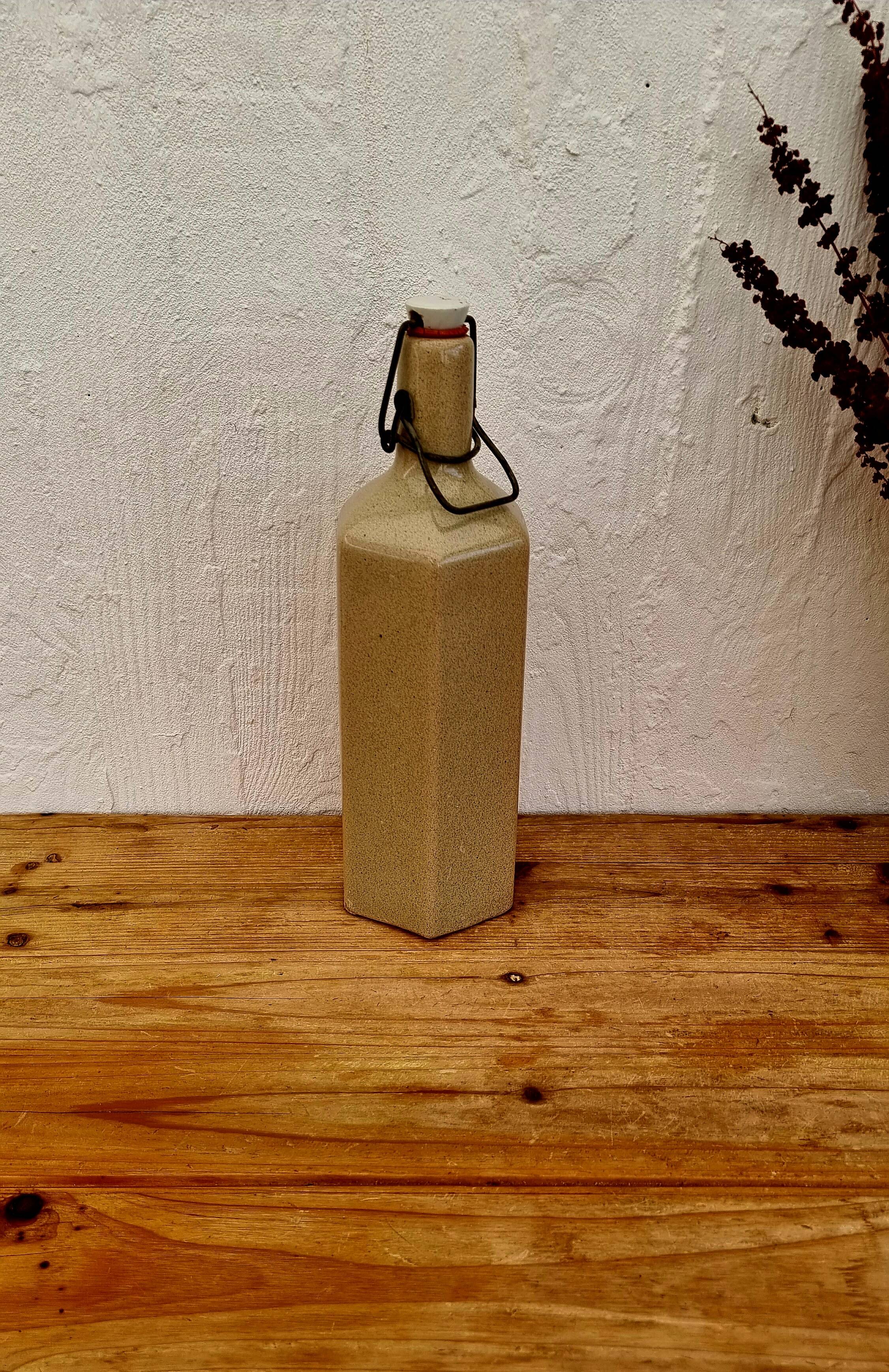 Bouteille en grès d'Alsace vintage