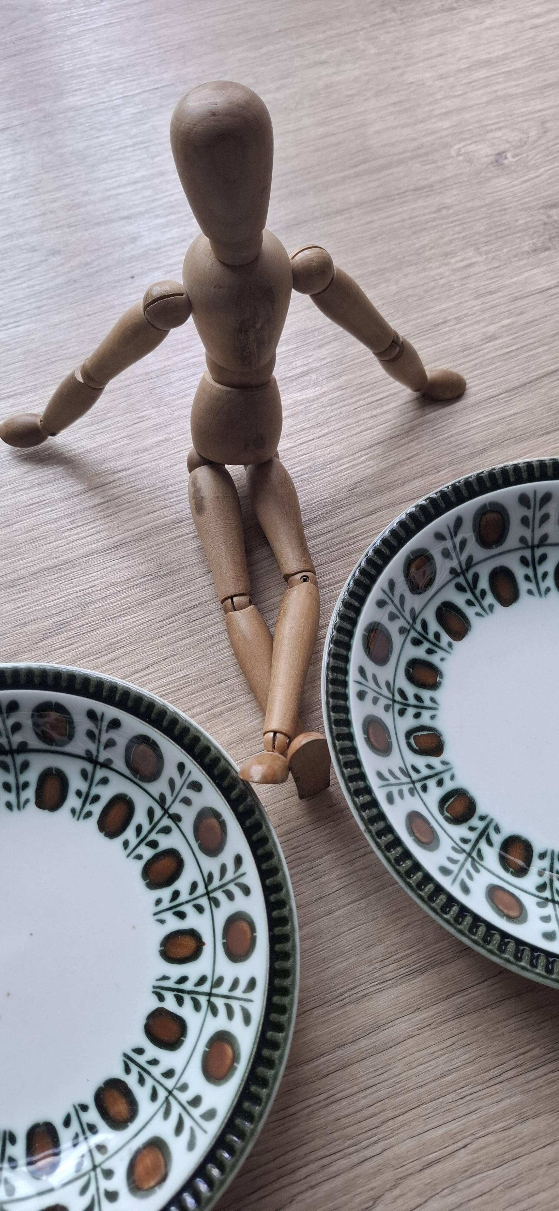 3 assiettes Boch Noix 1966