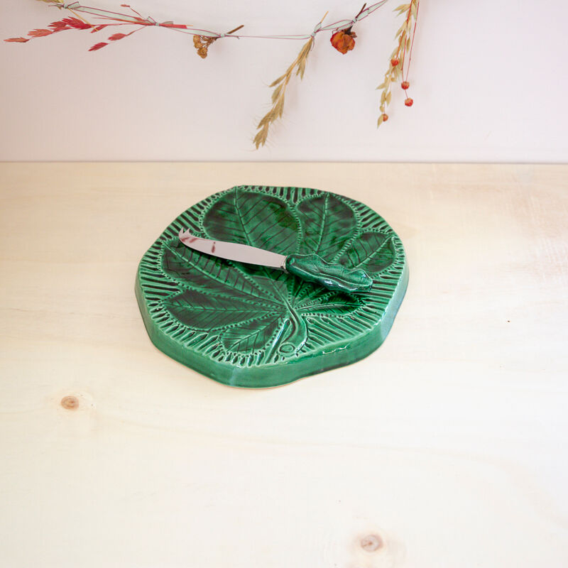 Cheese platter and its art deco green knife