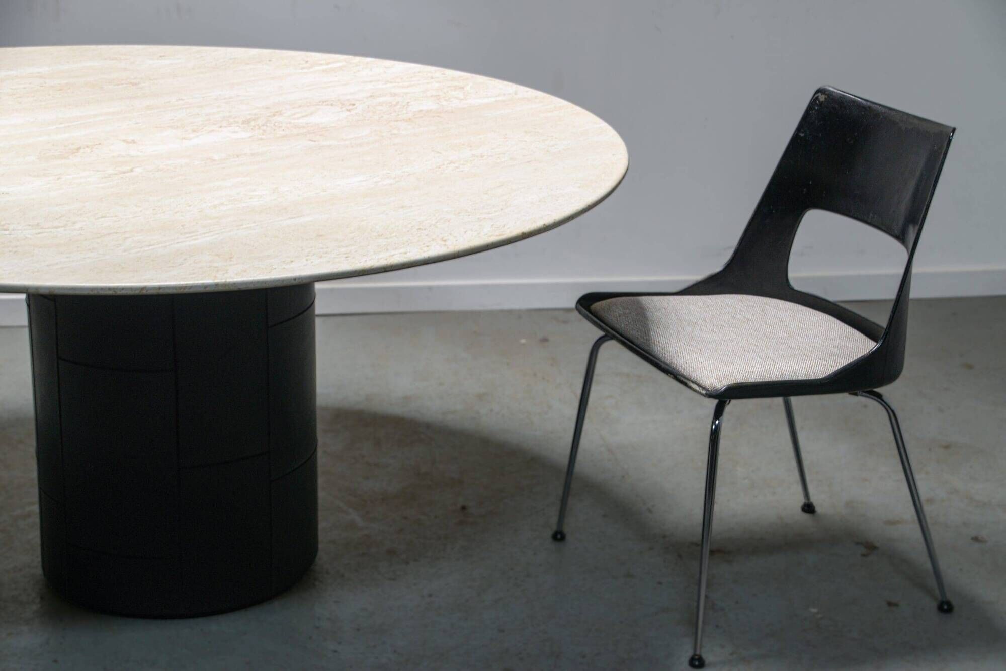 Table à manger Tobio en travertin et cuir par Afra & Tobia Scarpa pour B&B Italia, 1977